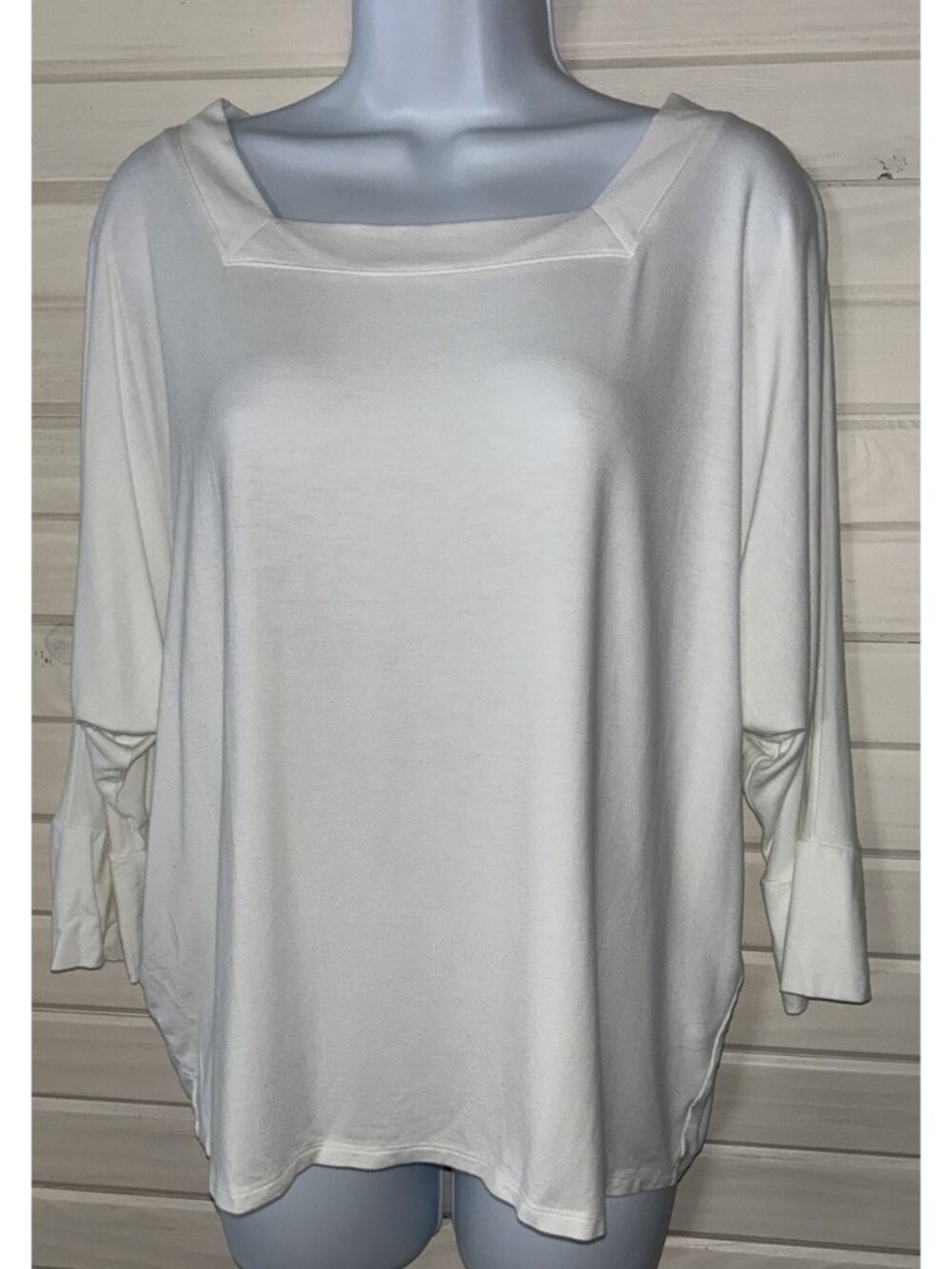 Chicos Sz 1 (MEDIUM) White Rayon Knit Dolman Sleeve Top Shirt Tunic Stretch EUC